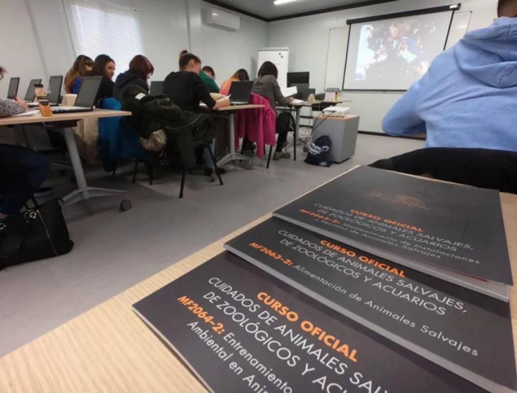 aula-curso-oficial-cuidador-animales-salvajes-zoologico-acuarios